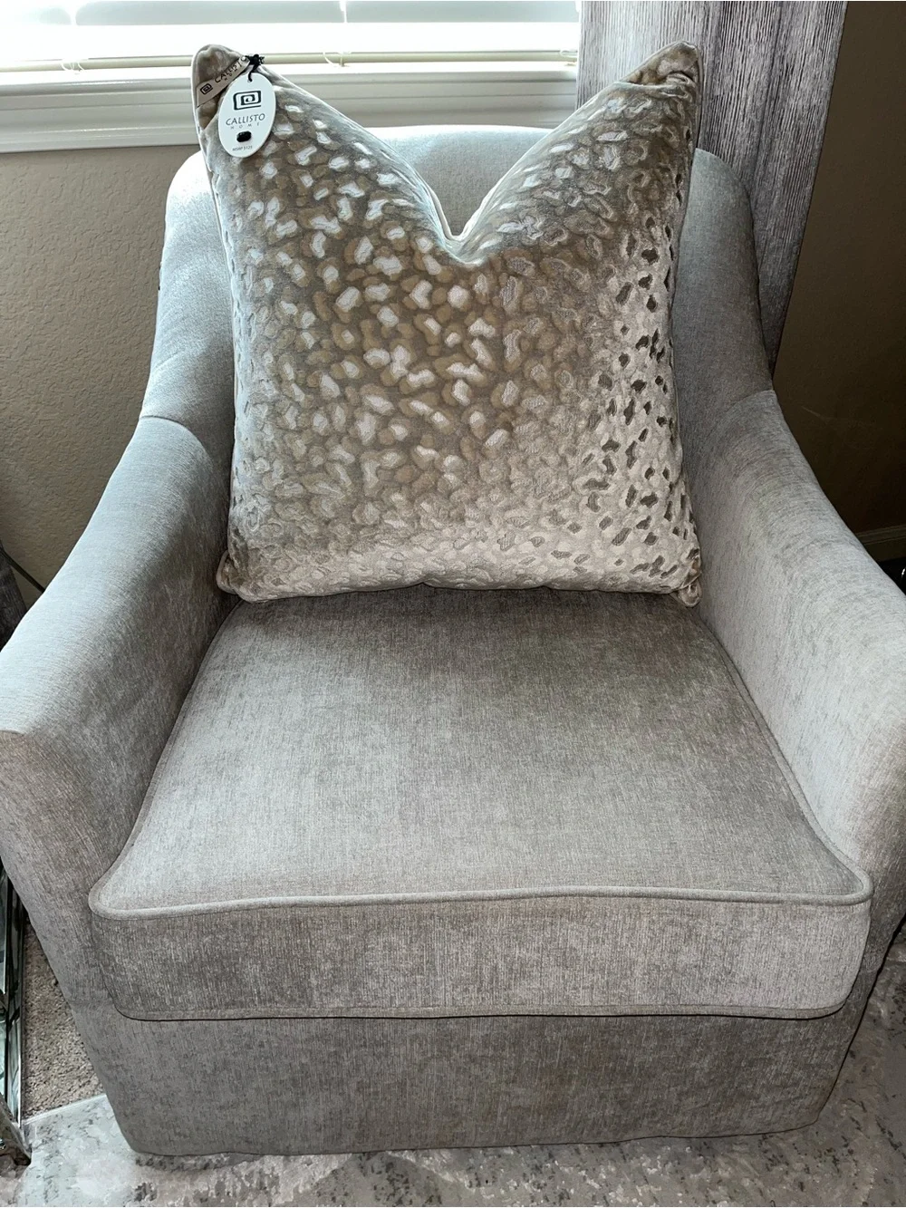 1-NWT CALLISTO HOME GOLD GRAY LEOPARD DESIGN LUXURY DECORATIVE PILLOW(T02753F11)